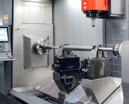 Unser Dreh-Fräs-Center EMCO Hyperturn 200 Powermill kann auch zum Fräsen von Schweissnuten eingesetzt werden